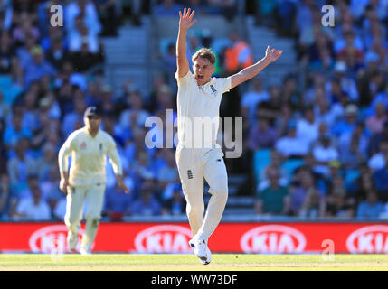 England's Sam Curran appeals unsuccessfully for the wicket of Australia's Peter Siddle during day two of the fifth test match at The Oval, London. Stock Photo