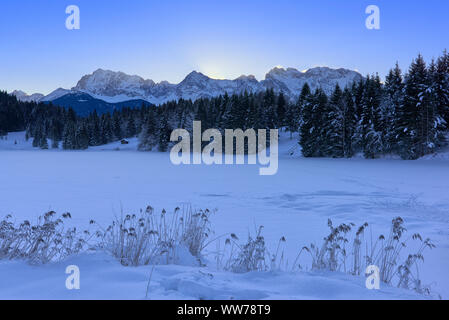 Winter morning on Lake Wagenbruchsee,  Karwendel Mountain Range, near Mittenwald, Upper Bavaria, Bavaria, Germany Stock Photo