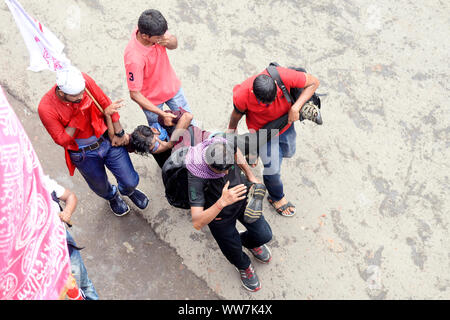 Kolkata, India. 13th Sep, 2019. Left activist carry their injured members during Left parties youth and student activist take part in Singur to Nanabbana rally demanding jobs opportunity. (Photo by Saikat Paul/Pacific Press) Credit: Pacific Press Agency/Alamy Live News Stock Photo