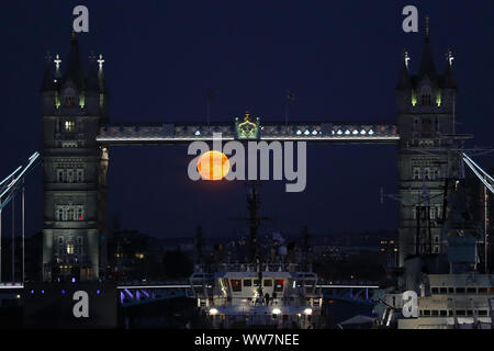 London, UK. 13th Sep, 2019. The full harvest moon rises through Tower Bridge, London, England. Credit: ESPA/Alamy Live News Stock Photo