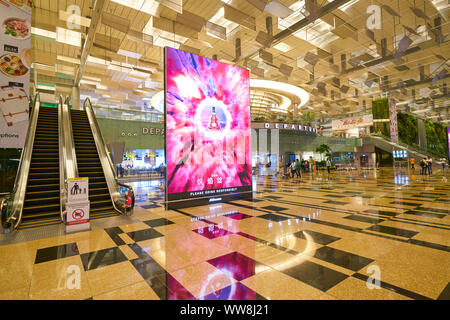 Singapur - Circa Abril, 2019: Toma Interior De La Tienda Louis Vuitton En  Shoppes En Marina Bay Sands. Fotos, retratos, imágenes y fotografía de  archivo libres de derecho. Image 139867122