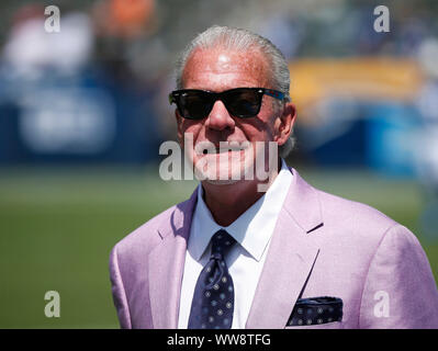 Indianapolis Colts owner Jim Irsay shows his Super Bowl ring, Tuesday, June  12, 2007, in Indianpolis. Players and coaches received their rings in a  private ceremony Wednesday. (AP Photo/The Indianapolis Star, Kelly  Wilkinson Stock Photo - Alamy