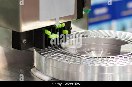 medicine capsules packing machine ; process Stock Photo