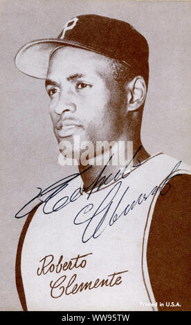 Autographed photo of Roberto Clemente who was a Hall of Fame baseball player with the Pittsburgh Pirates in the 1950s and 60s who tragically died young in an airplane crash delivering relief aid to his homeland Puerto Rico. Stock Photo