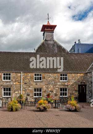 GLENFIDDICH WHISKY DISTILLERY DUFFTOWN MORAY SCOTLAND FLOWERS AND CASKS OUTSIDE THE CAFE Stock Photo