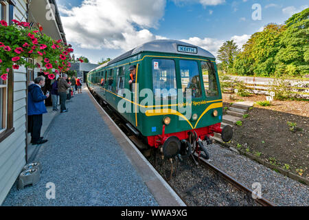 KEITH AND DUFFTOWN RAILWAY MORAY SCOTLAND THE TRAIN ARRIVING AT KEITH STATION AND WAITING PASSENGERS Stock Photo