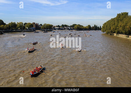 London, UK. 14th September 2019.   Hundreds of boats  pass through Putney as they  take part in The Great River Race,  up the River Thames,  attracting over 330 crews from all over the globe.  The Great river race is a traditional Boat Championship is  London's River Marathon of 21.6 Miles from London Docklands to Ham in Surrey Credit: amer ghazzal/Alamy Live News Stock Photo