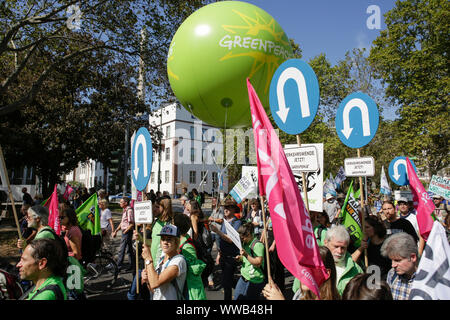 Frankfurt, Germany. 14th Sep, 2019. Thousands of people march with banners and flags through Frankfurt city centre. Around 25.000 climate activists protested outside the 2019 Internationale Automobil-Ausstellung (IAA) against cars and for a better public transportation system and conditions for bicycles. 18.00 of them took part in a bicycle rally coming from several city in the wider Rhine-Main area to Frankfurt. (Photo by Michael Debets/Pacific Press) Credit: Pacific Press Agency/Alamy Live News Stock Photo