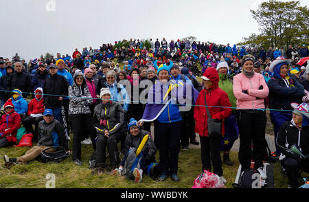 Auchterarder, Scotland, UK. 14 September 2019. Saturday afternoon Fourballs matches  at 2019 Solheim Cup on Centenary Course at Gleneagles. Pictured; Spectators crowded around the 10th green. Iain Masterton/Alamy Live News Stock Photo