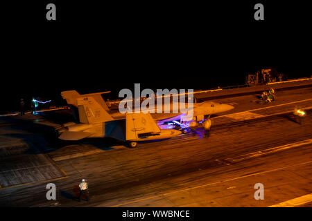 F/A-18F Super Hornet, IKE, navy, U.S. Navy, USS Dwight D. Eisenhower ...