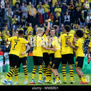 Dortmund, Germany. 14th Sep, 2019. Players of Dortmund celebrate after winning the Bundesliga soccer match between Borussia Dortmund and Bayer 04 Leverkusen in Dortmund, Germany, Sept. 14, 2019. Credit: Joachim Bywaletz/Xinhua Credit: Xinhua/Alamy Live News Stock Photo