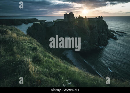 Dawn at Dunnottar Castle, Stonehaven, Aberdeenshire, Scotland. View of the castle on the cliffs above the sea at sunrise. Stock Photo