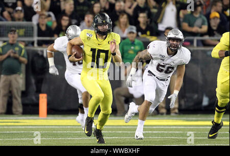 Autzen Stadium, Eugene, OR, USA. 14th Sep, 2019. Oregon Ducks quarterback Justin  Herbert (10) passes the ball during the NCAA football game between the  Montana Grizzlies and the Oregon Ducks at Autzen