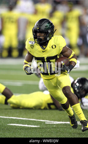 Autzen Stadium, Eugene, OR, USA. 14th Sep, 2019. Oregon Ducks quarterback Justin  Herbert (10) passes the ball during the NCAA football game between the  Montana Grizzlies and the Oregon Ducks at Autzen