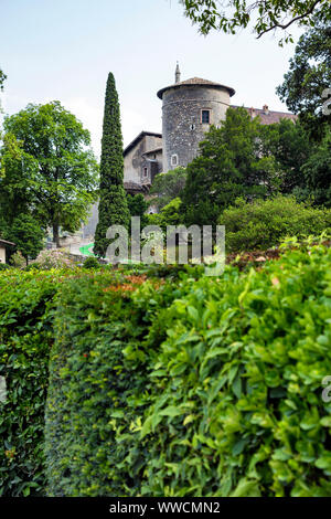 Toblino Lake (Italy) - The Toblino lake is a special place with a unique landscape. On a promontory stands the Toblino Castle. Stock Photo