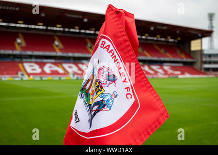 Barnsley, UK. 15th Sep, 2019. a view of the corner flag at Oakwell ahead of the game.EFL Skybet championship match, Barnsley v Leeds United at Oakwell in Barnsley on Sunday 15th September 2019. this image may only be used for Editorial purposes. Editorial use only, license required for commercial use. No use in betting, games or a single club/league/player publications. pic by Lewis Mitchell/Andrew Orchard sports photography/Alamy Live news Credit: Andrew Orchard sports photography/Alamy Live News Stock Photo