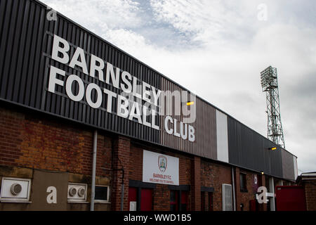 Barnsley, UK. 15th Sep, 2019. a view outside Oakwell ahead of the game. EFL Skybet championship match, Barnsley v Leeds United at Oakwell in Barnsley on Sunday 15th September 2019. this image may only be used for Editorial purposes. Editorial use only, license required for commercial use. No use in betting, games or a single club/league/player publications. pic by Lewis Mitchell/Andrew Orchard sports photography/Alamy Live news Credit: Andrew Orchard sports photography/Alamy Live News Stock Photo