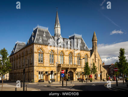 UK, County Durham, Bishop Auckland, Town Hall from North Bondgate Stock Photo