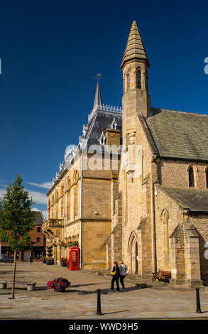 UK, County Durham, Bishop Auckland, Market Place, St Anne’s Church and Town Hall Stock Photo