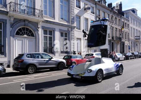 Brussels, Belgium. 15th Sep, 2019. A police patrol car during the Balloon Day Parade along the downtown boulevards in Brussels, Belgium September 15, 2019. Credit: ALEXANDROS MICHAILIDIS/Alamy Live News Stock Photo