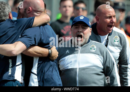 Buenos Aires, Argentina. 15th Sep, 2019. Football Argentina, Super League, Gimnasia y Esgrima La Plata - Racing Club in the Juan Carmelo Zerillo Stadium. Diego Maradona (2nd from right), coach of Gimnasia y Esgrima La Plata, is on the sidelines. (to dpa: 'Maradona loses first game as club coach in Argentina') Credit: Gustavo Ortiz/dpa/Alamy Live News Stock Photo