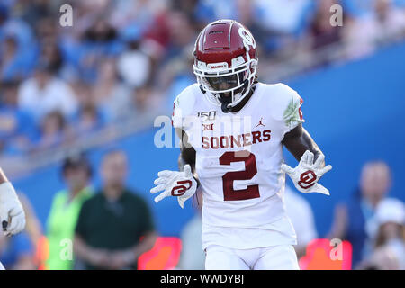 September 14, 2019: Oklahoma Sooners wide receiver CeeDee Lamb (2) does a touchdown celebration shuffle dance during the game versus the Oklahoma Sooners and the UCLA Bruins at The Rose Bowl in Pasadena, CA. (Photo by Peter Joneleit) Stock Photo