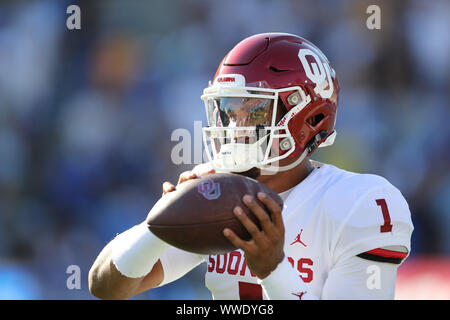 September 14, 2019: Oklahoma Sooners quarterback Jalen Hurts (1) catches a ball in pregame before the game versus the Oklahoma Sooners and the UCLA Bruins at The Rose Bowl in Pasadena, CA. (Photo by Peter Joneleit) Stock Photo