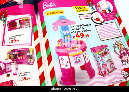 CUCINA DI BARBIE 107 CM. C/BARBIE