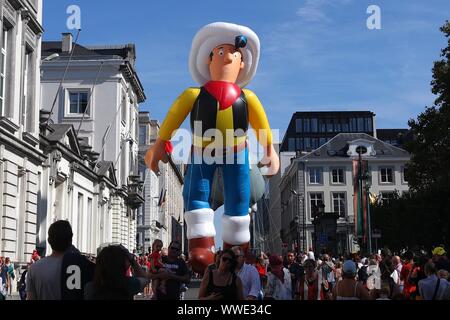 Brussels, Belgium. 15th Sep, 2019. People attend the Balloon's Day Parade of the 2019 Brussels Comic Strip Festival in Brussels, Belgium, Sept. 15, 2019. The Balloon's Day Parade is a traditional show during each year's comic festival. Credit: Zheng Huansong/Xinhua/Alamy Live News Stock Photo