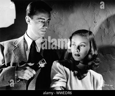 ALAN LADD and VERONICA LAKE in THE BLUE DAHLIA 1946 director GEORGE MARSHALL writer RAYMOND CHANDLER Paramount Pictures Stock Photo