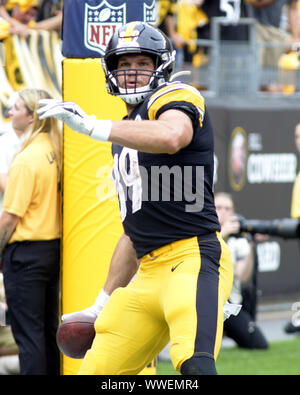 Pittsburgh Steelers tight end Kevin Rader (87) on the field prior to an NFL  football game against the Minnesota Vikings, Thursday, Dec. 9, 2021 in  Minneapolis. Minnesota won 36-28. (AP Photo/Stacy Bengs