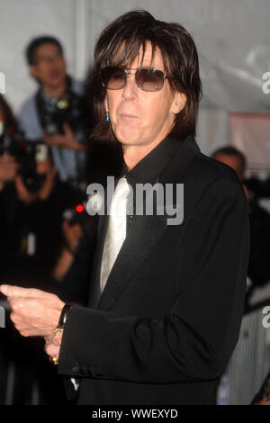 ***FILE PHOTO** Ric Ocasek of The Cars Has Passed Away at 70. NEW YORK - MAY 04: Ric Ocasek, Paulina Porizkova attends 'The Model as Muse: Embodying Fashion' Costume Institute Gala at The Metropolitan Museum of Art on May 4, 2009 in New York City People: Ric Ocasek   Credit: hoo-me.com/MediaPunch Credit: MediaPunch Inc/Alamy Live News Stock Photo