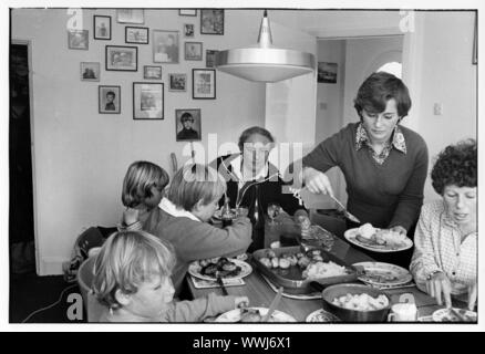 Neil and Glenys Kinnock at home eating dinner with their children in 1979 at the time Neil Kinnock was Shadow Secretary of State for Education and Science in Labour Party Stock Photo