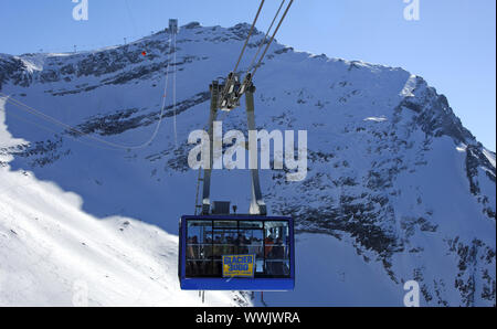 Cable car Cabane des Diablerets - Glacier 3000 Stock Photo