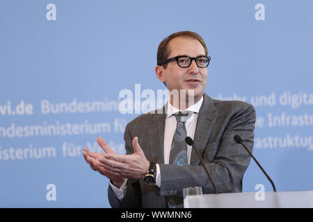 Statement by Minister Dobrindt bevor the first meeting of the started 'Germany Digital Network Alliance' Stock Photo