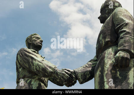 Hand-shake at Hungarian-Soviet Friendship Memorial at Memento Park Stock Photo