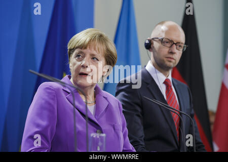 Chancellor Merkel welcomes the Prime Minister of Georgia, Garibaschwili, of Moldova, Leanca, and of Ukraine, Yatsenyuk Stock Photo