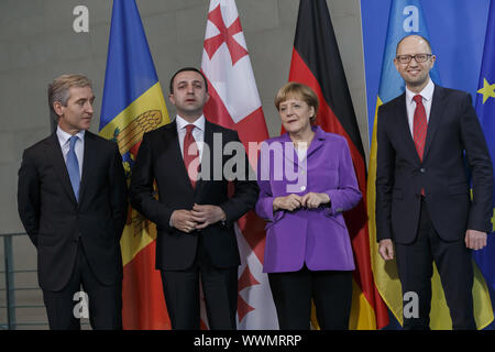 Chancellor Merkel welcomes the Prime Minister of Georgia, Garibaschwili, of Moldova, Leanca, and of Ukraine, Yatsenyuk Stock Photo