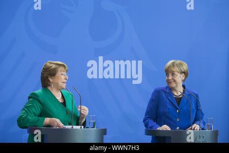 German chancellor Merkel and President Bachelet of Chile at press conference Stock Photo
