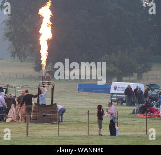 Longleat, Wiltshire, United Kingdom, 15/09/2019, The Sky Safari. Hot Air Balloons soar across the sky. Setting up and testing the burners at day break Stock Photo