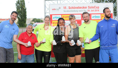 DLV German discus thrower team with coach for 2016 Olympic Games in Rio Stock Photo