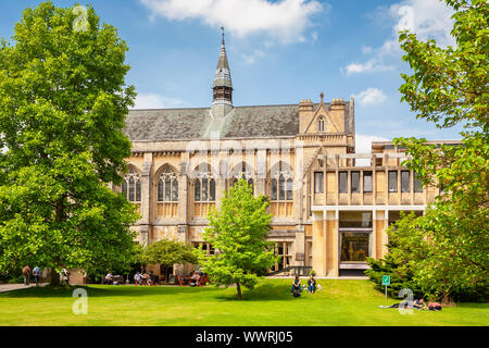 Students relaxing on the grass outside Balliol College of Oxford University. Oxford, England Stock Photo