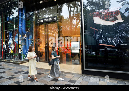 TOKYO, JAPAN - MAY 3RD, 2016. Exterior Of A Louis Vuitton Designer Store In  Omotesando, An Upscale Shopping District In Tokyo. Stock Photo, Picture and  Royalty Free Image. Image 56094741.