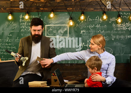 Teacher creates sense of community and belonging in the classroom, Great teachers find out what makes students interested and use it, Education and ho Stock Photo