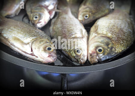 River fish fried in a frying pan Stock Photo - Alamy