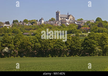 Muenstermaifeld with the gothic collegiate church St. Martin and St. Severus, Eifel, Germany, Europe Stock Photo