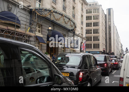 Arlington Street looking north In London, Sept 16, 2019. Photograph by Suzanne Plunkett Stock Photo