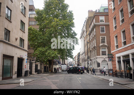 Arlington Street looking north In London, Sept 16, 2019. Photograph by Suzanne Plunkett Stock Photo