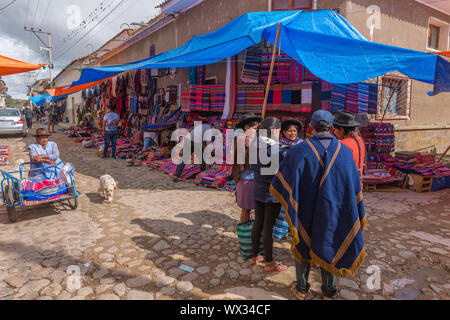 Busy Sunday market in Tarabuco, department Sucre, Bolivia, Latin America Stock Photo