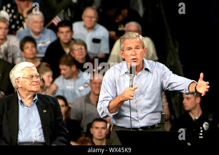 The US President George W. Bush campaigning for re-election at the National Sport Center in Blaine outside Minnesota in 2004. Stock Photo